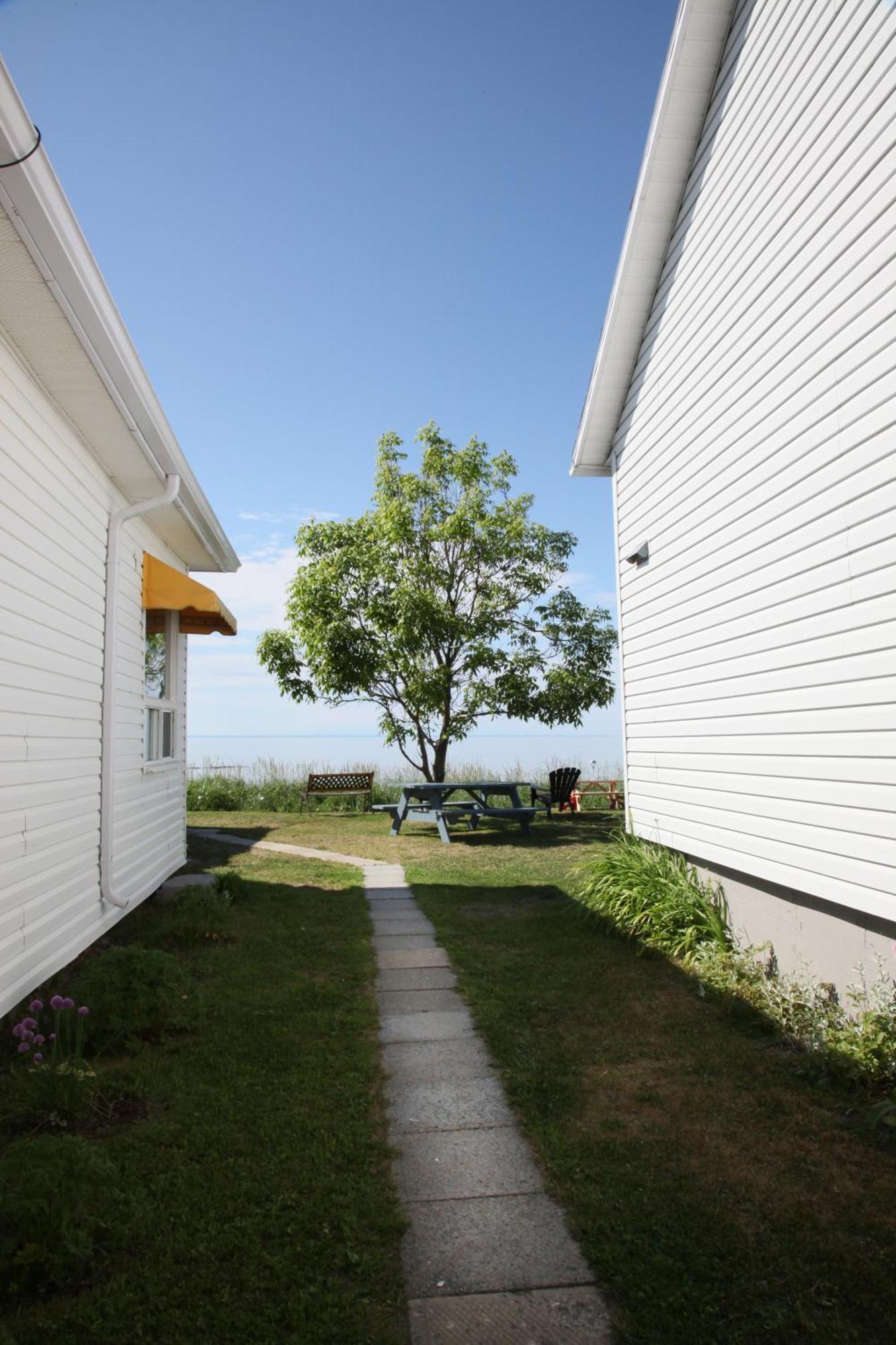 Motel Appartements Le Saint-Patrick Sainte-Flavie Exterior photo