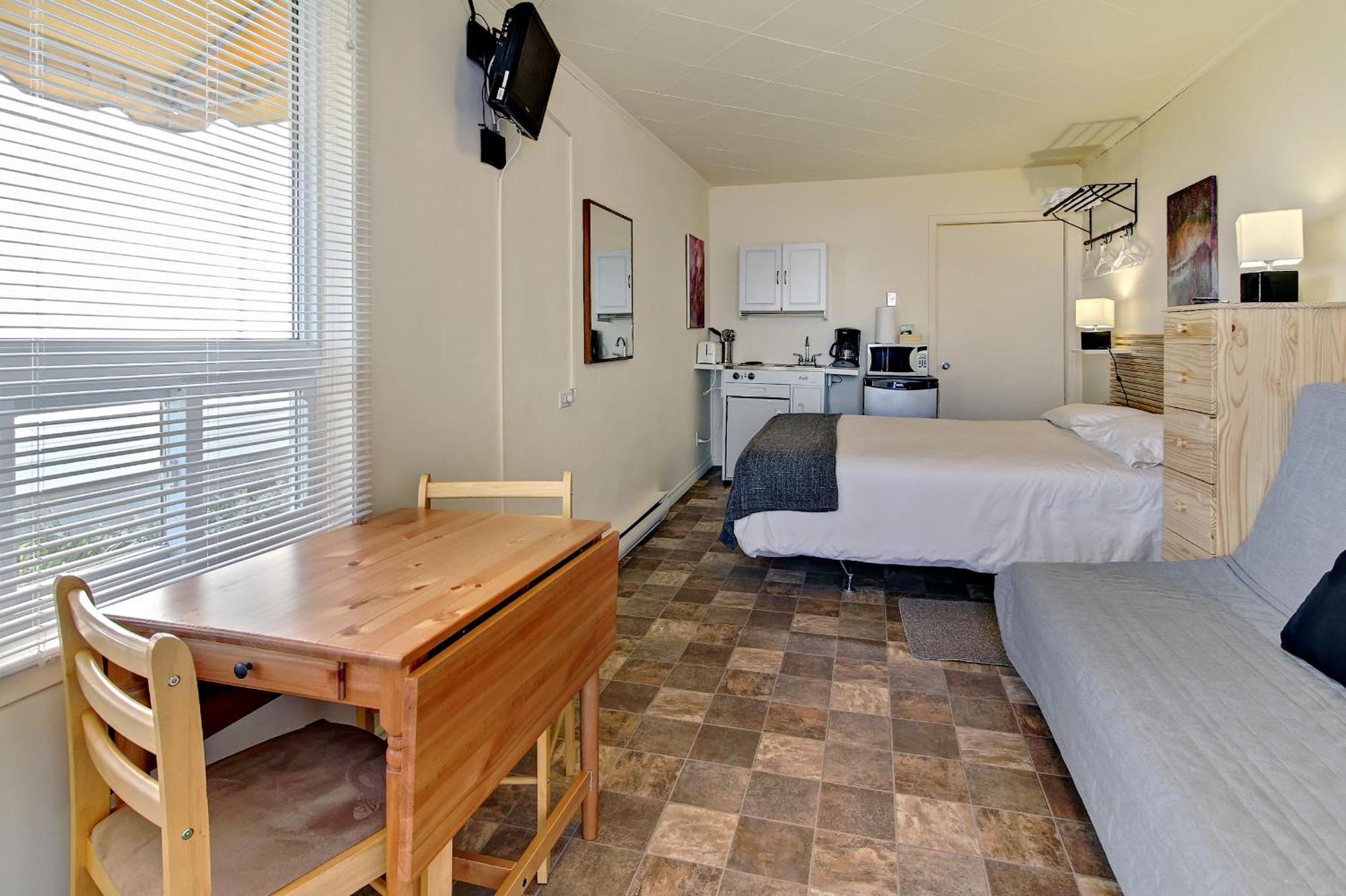 Motel Appartements Le Saint-Patrick Sainte-Flavie Room photo