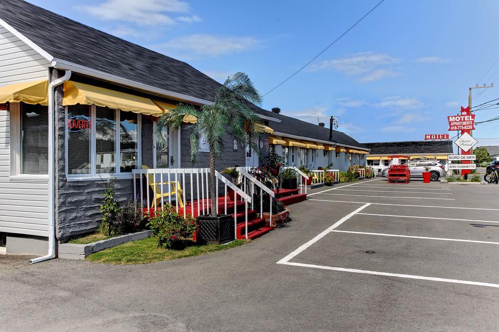 Motel Appartements Le Saint-Patrick Sainte-Flavie Exterior photo