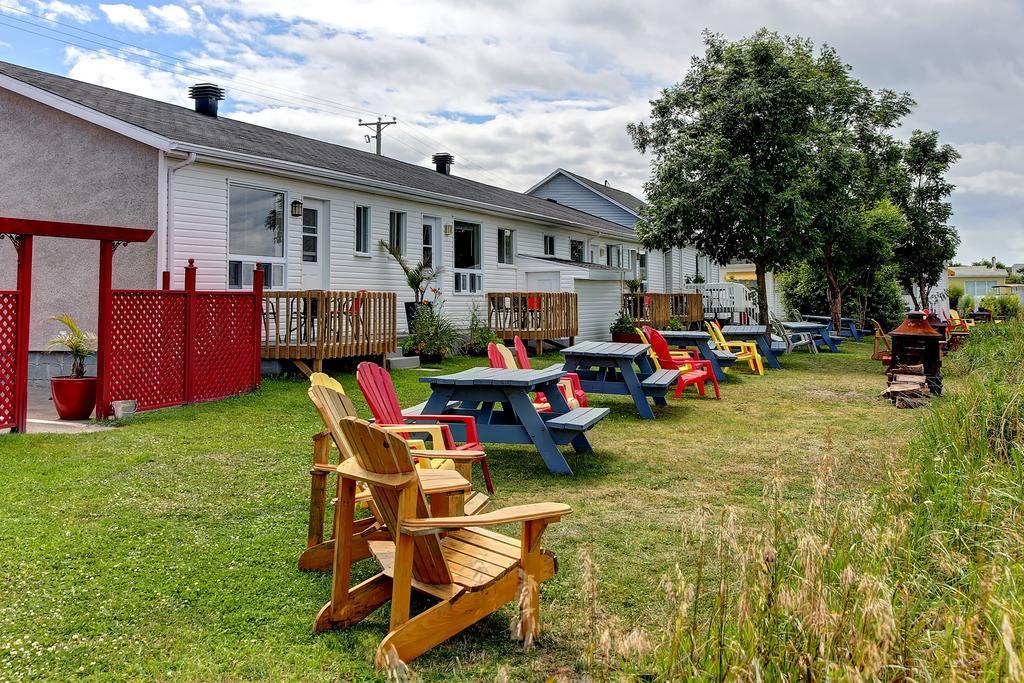 Motel Appartements Le Saint-Patrick Sainte-Flavie Exterior photo