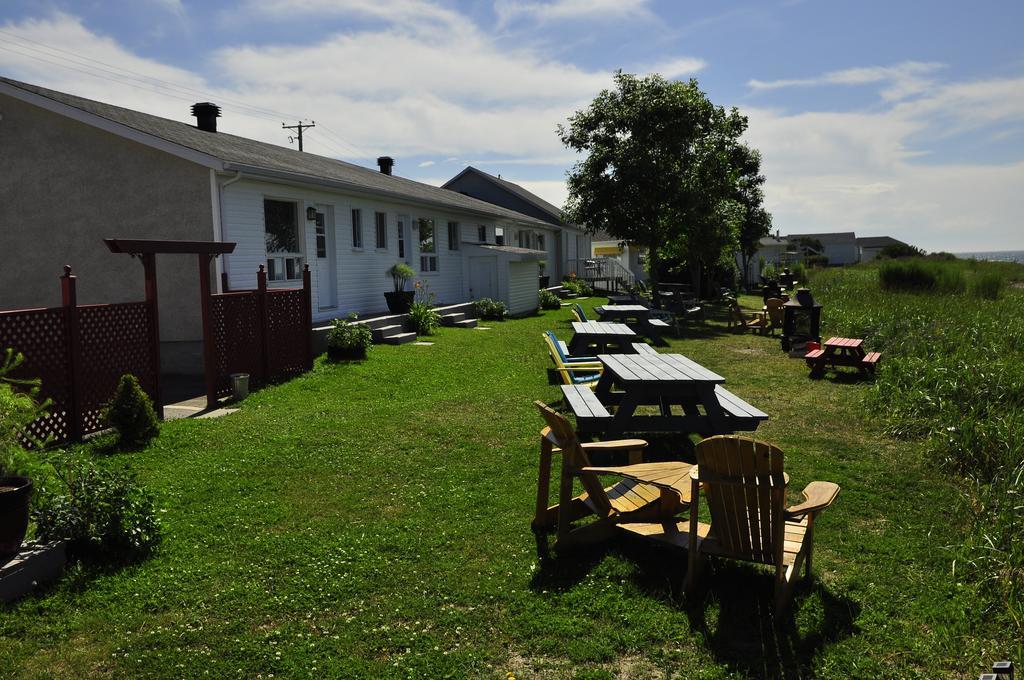 Motel Appartements Le Saint-Patrick Sainte-Flavie Exterior photo